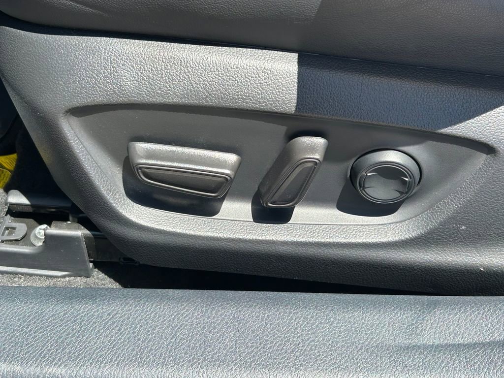 Used 2022 Toyota Avalon XLE FWD image 22