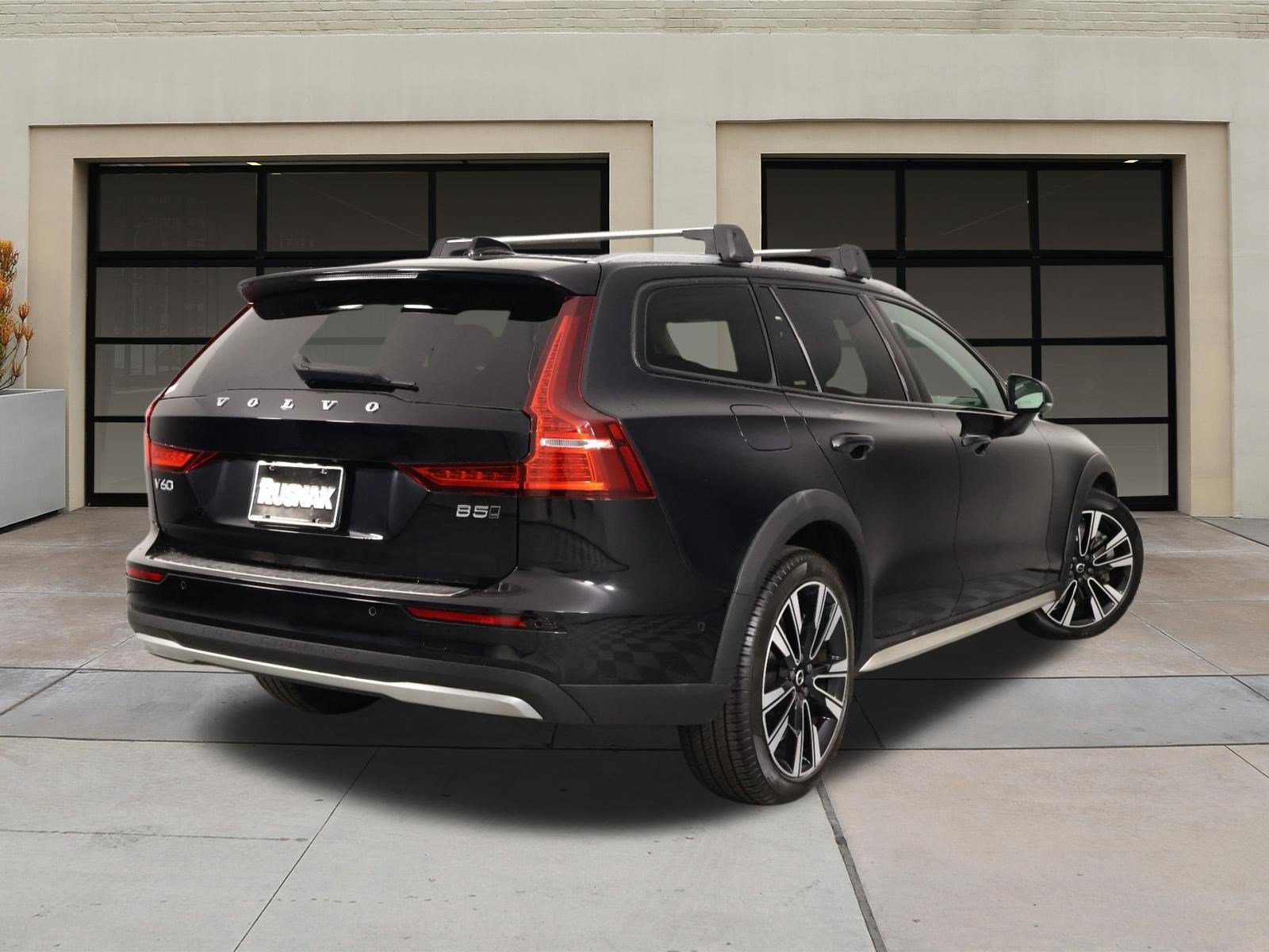 Certified 2024 Volvo V60 B5 Cross Country Ultimate w/ Protection Package Premier AWD/4WD image 4