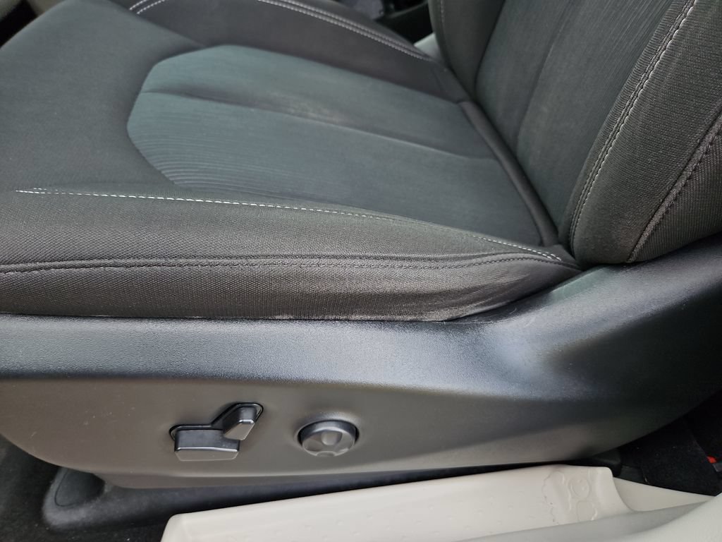 Used 2023 Chrysler Voyager LX FWD image 20
