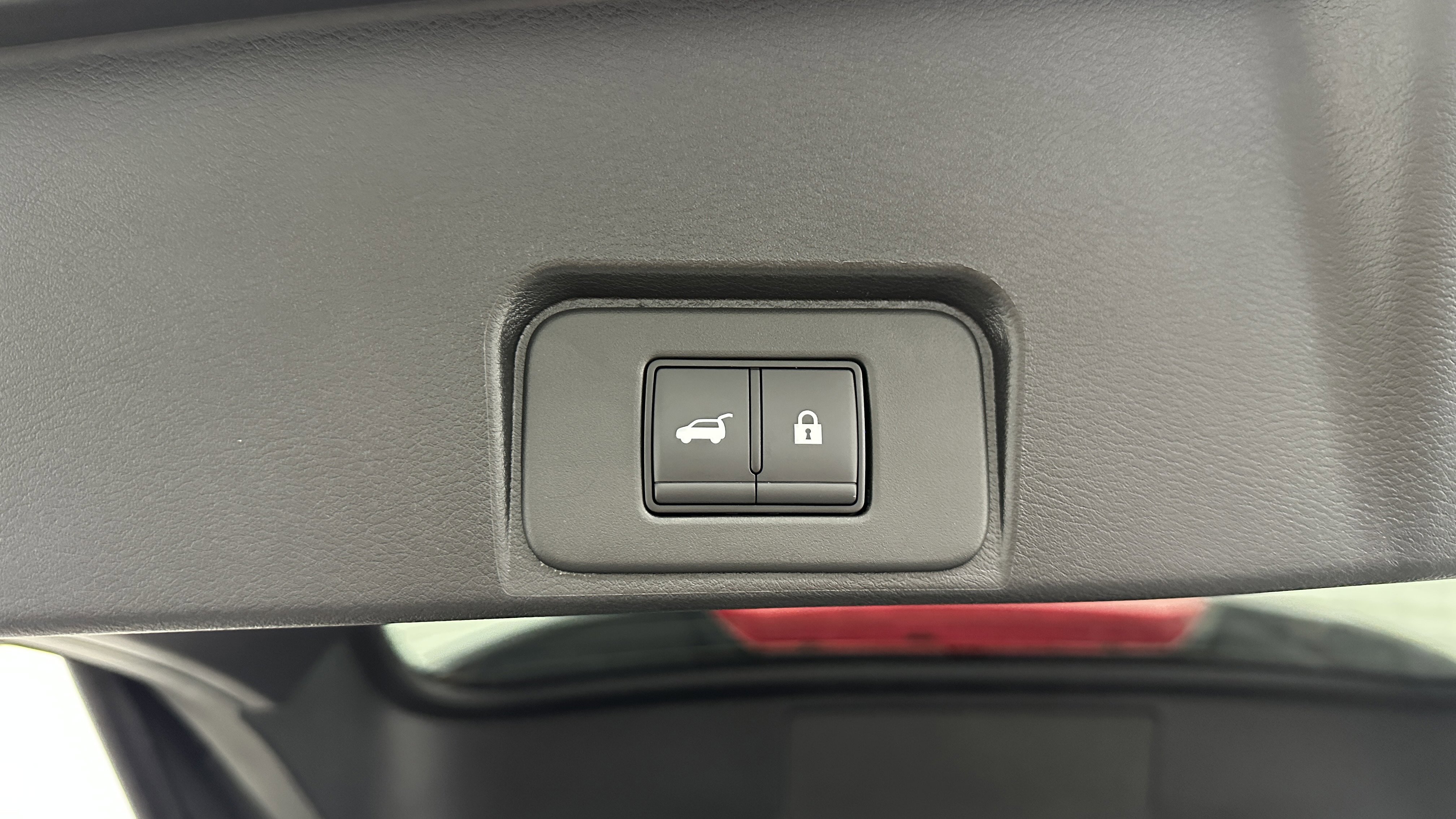 Used 2025 Nissan Rogue SV image 29