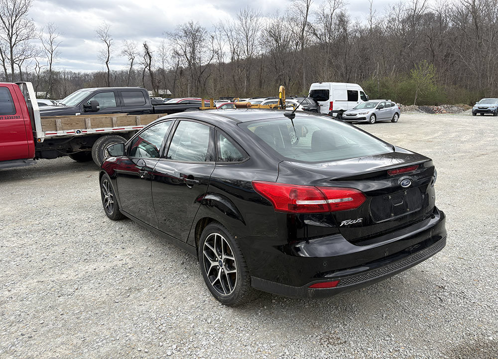 Used 2017 Ford Focus SEL w/ Cold Weather Package FWD image 2