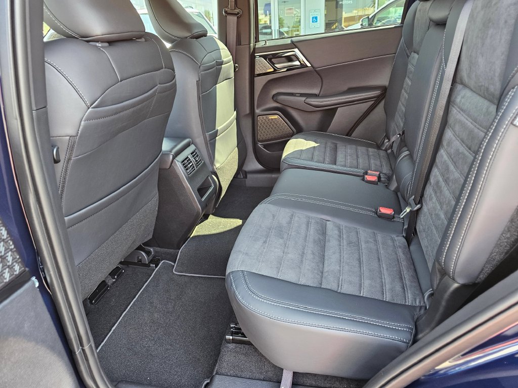 New 2026 Mitsubishi Outlander SE AWD/4WD image 12