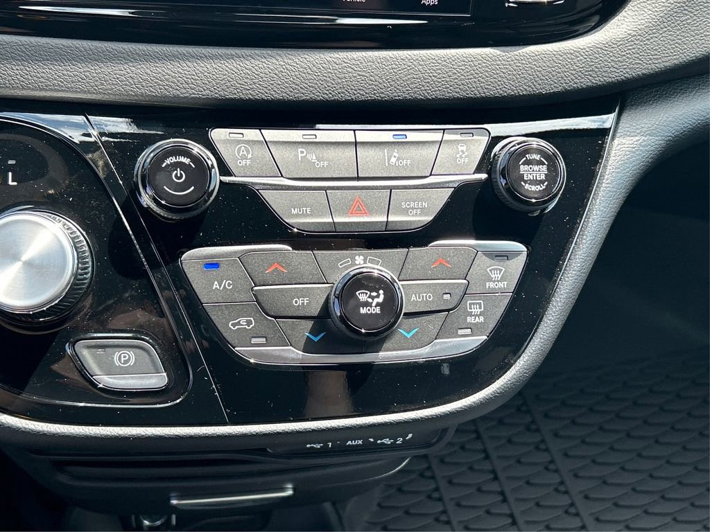 New 2025 Chrysler Voyager LX image 31