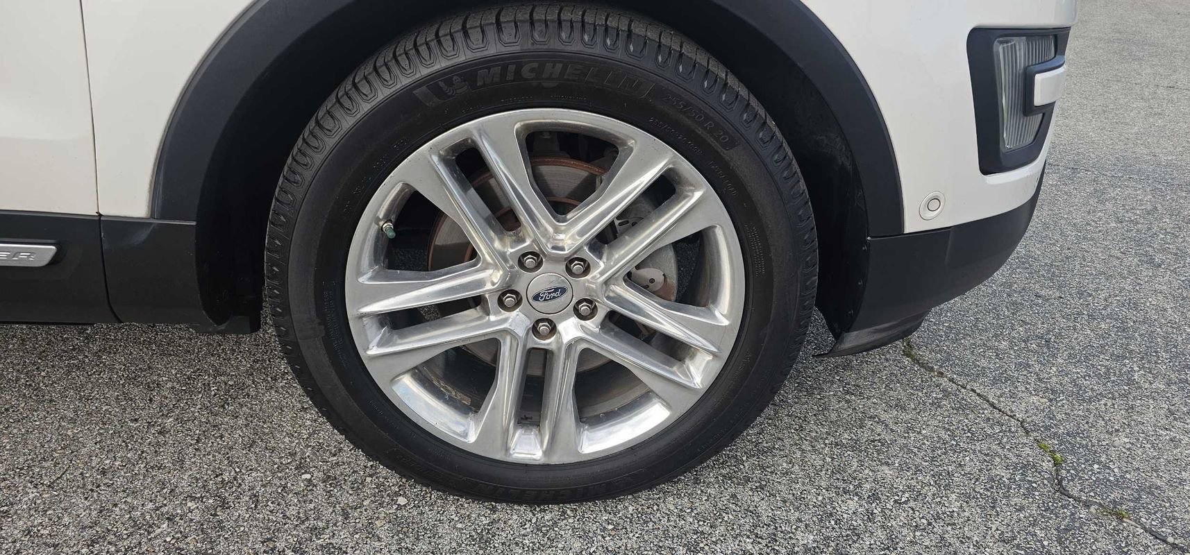 Used 2016 Ford Explorer Limited w/ Equipment Group 301A FWD image 6