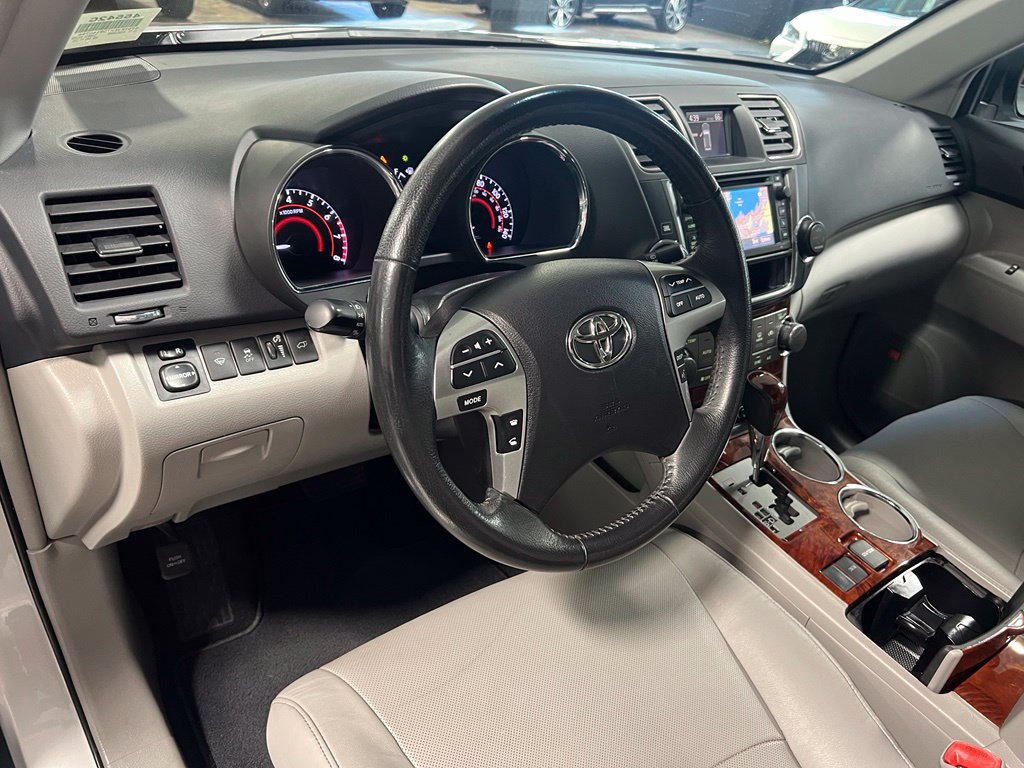 Used 2013 Toyota Highlander Limited FWD image 14