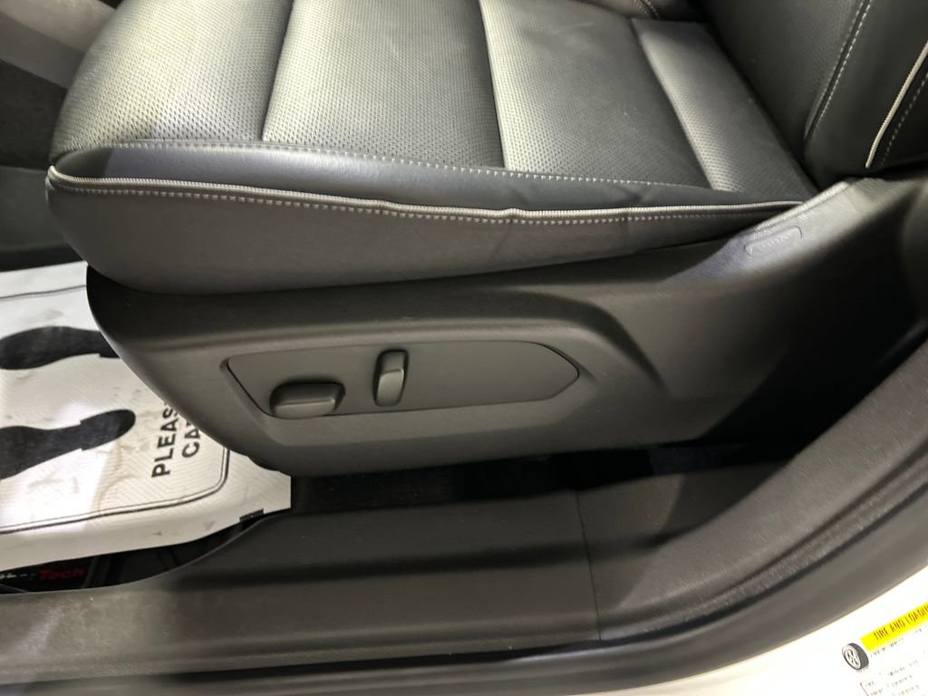 Used 2023 Buick Envision Essence image 13