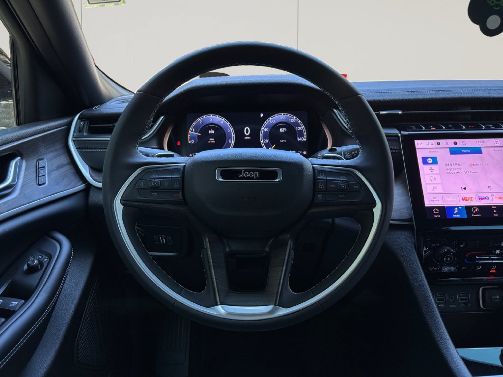 Used 2025 Jeep Grand Cherokee Limited RWD image 13