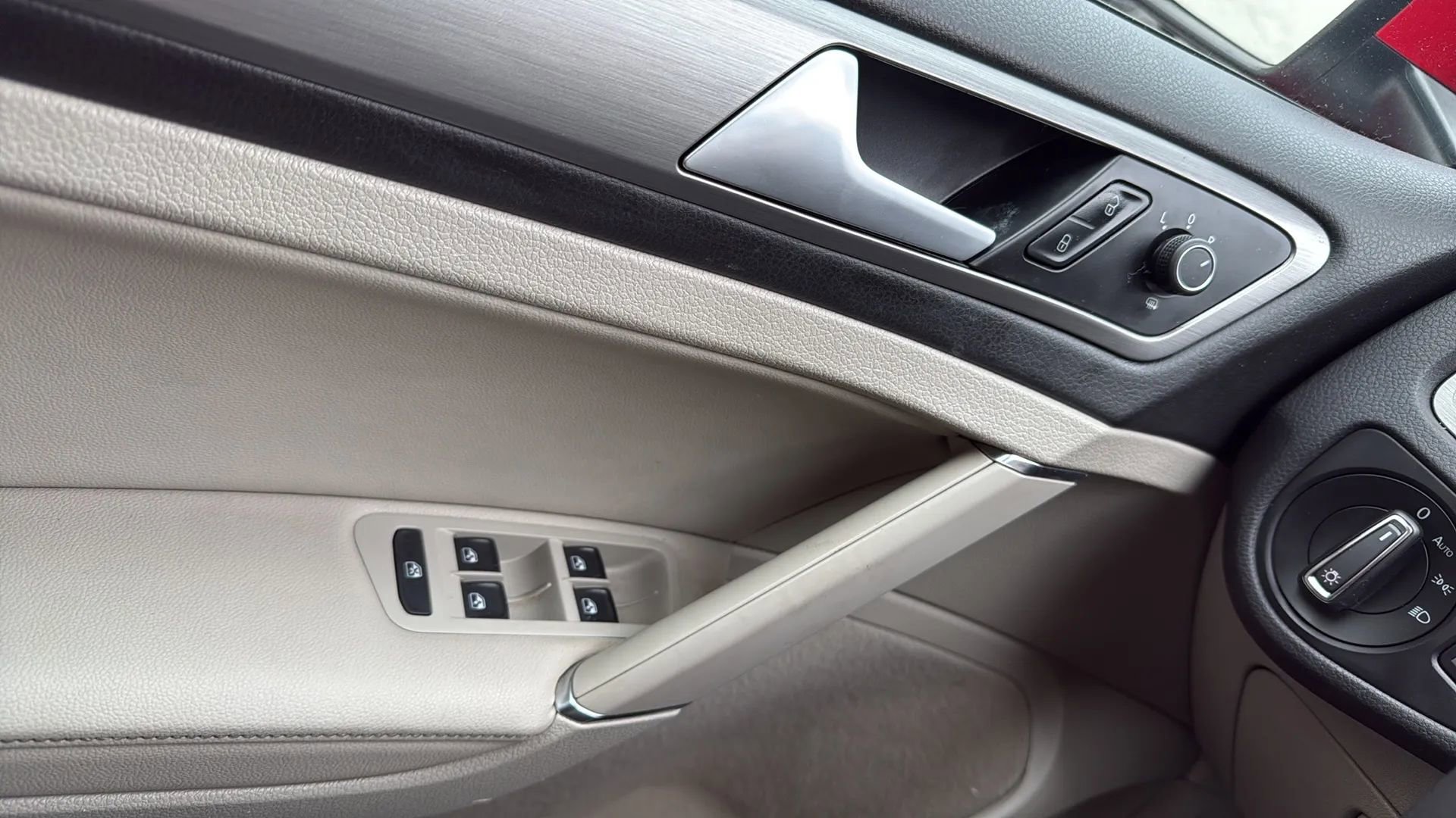 Used 2016 Volkswagen Golf Limited Edition image 22