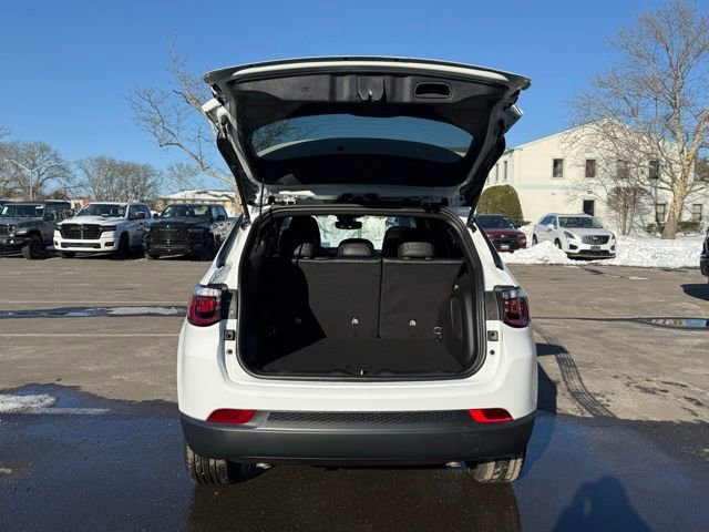 New 2026 Jeep Compass Latitude w/ Sun and Sound Group AWD/4WD image 9