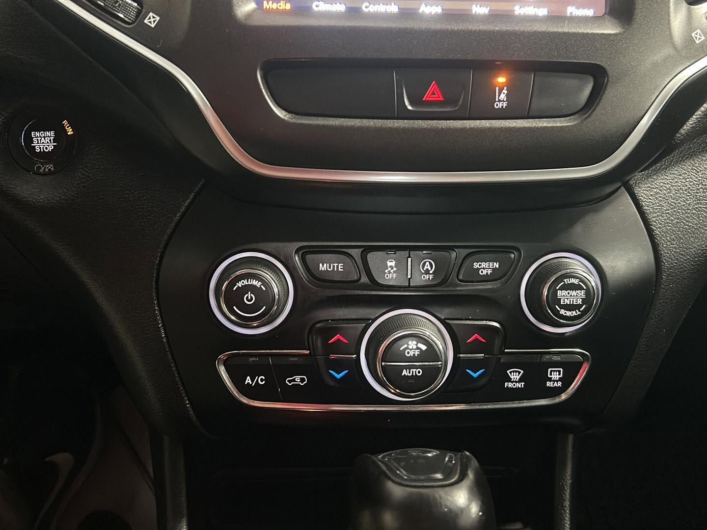 Used 2022 Jeep Cherokee Trailhawk w/ Sun, Sound & Nav Group AWD/4WD image 21