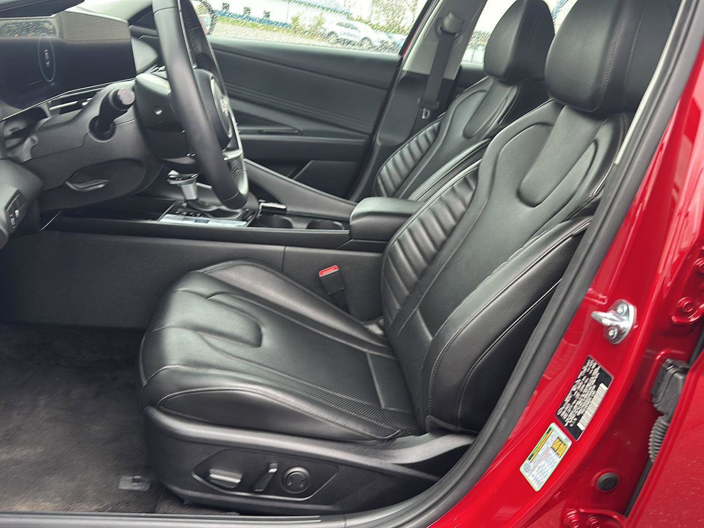 Used 2025 Hyundai Elantra Limited image 9