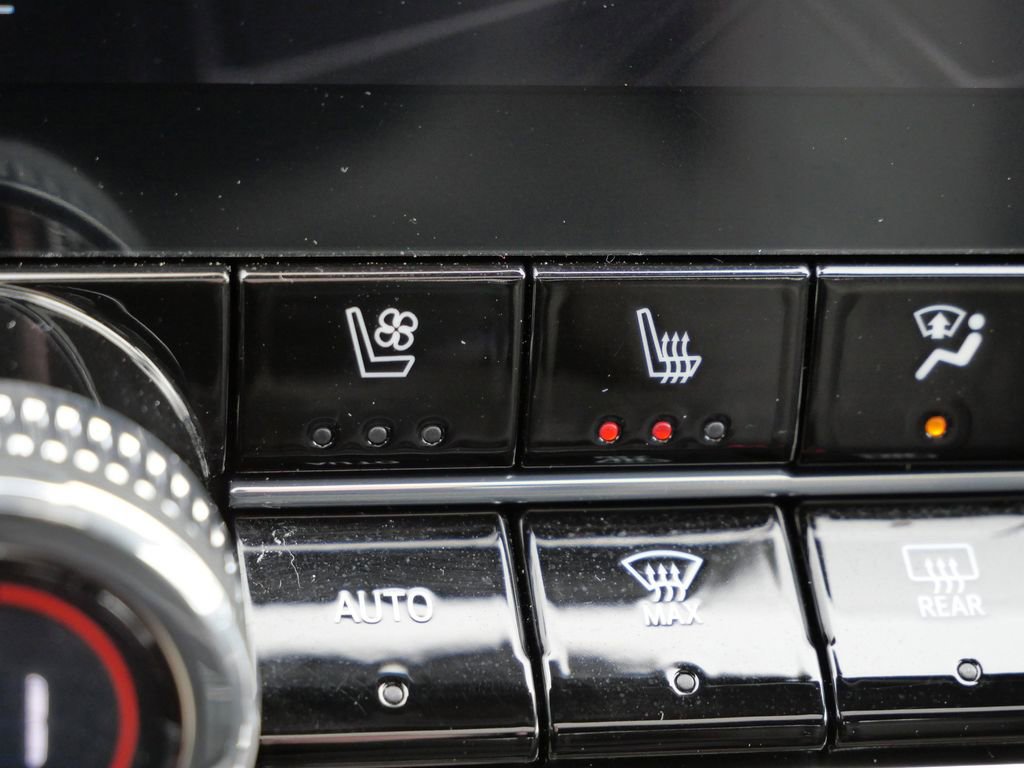 Used 2024 GMC Canyon Denali image 47