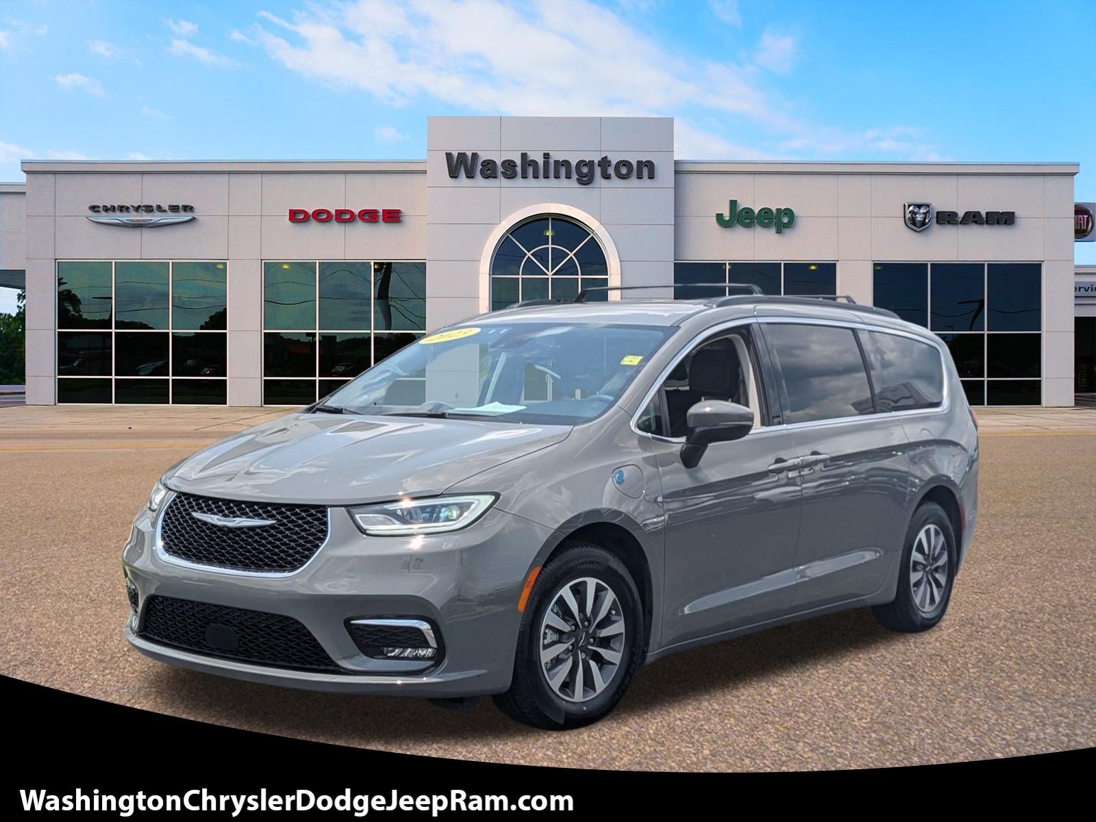 Used 2023 Chrysler Pacifica Touring-L