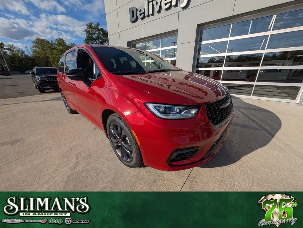 New 2026 Chrysler Pacifica Select