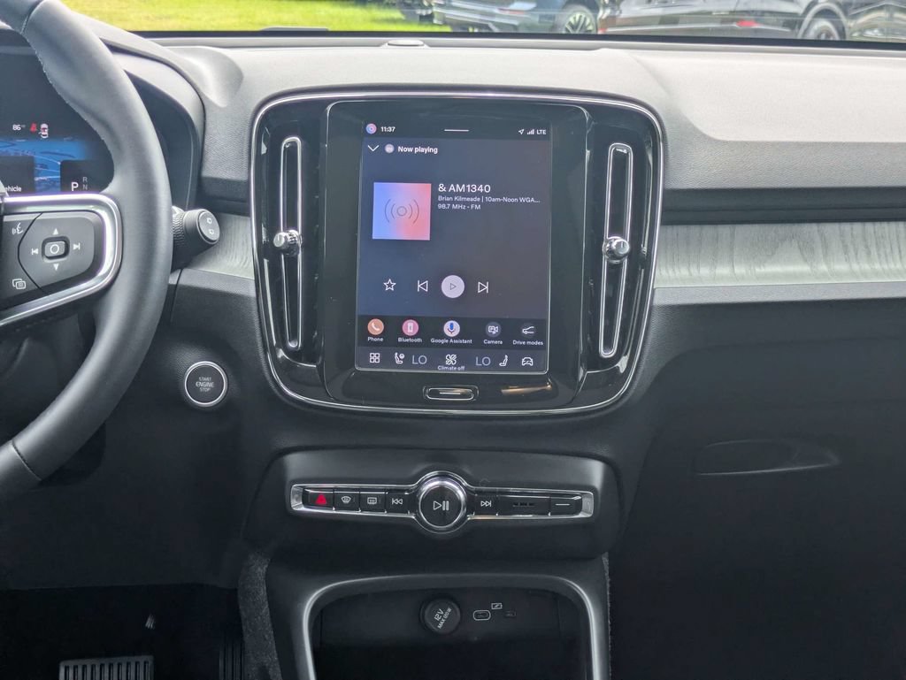 Certified 2025 Volvo XC40 B5 Core AWD/4WD image 19