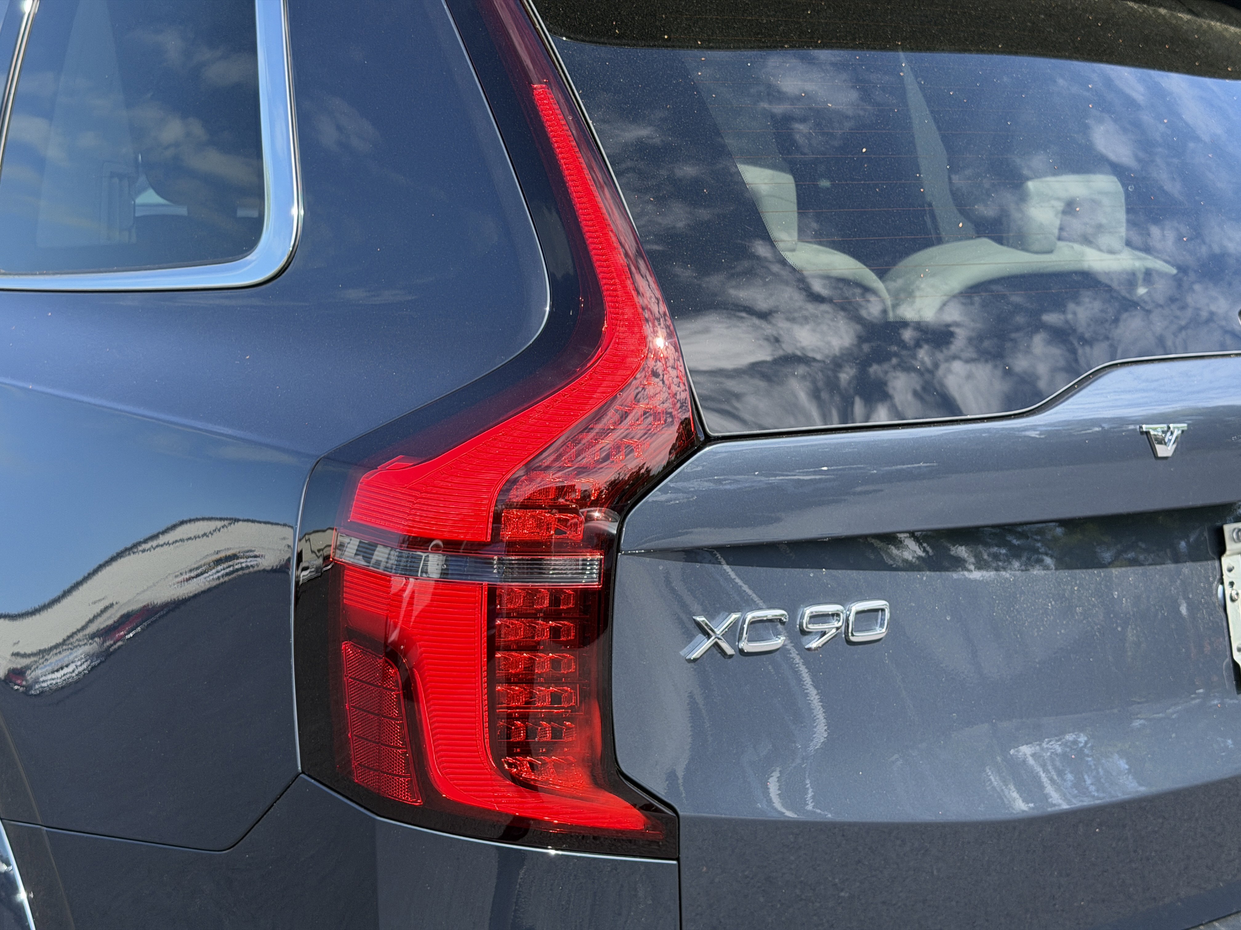 New 2026 Volvo XC90 T8 Ultra w/ Protection Package image 9