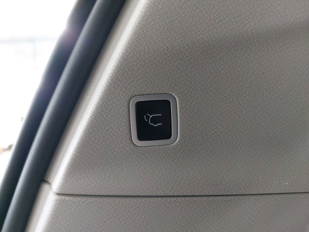Used 2024 Chrysler Pacifica Touring-L image 15