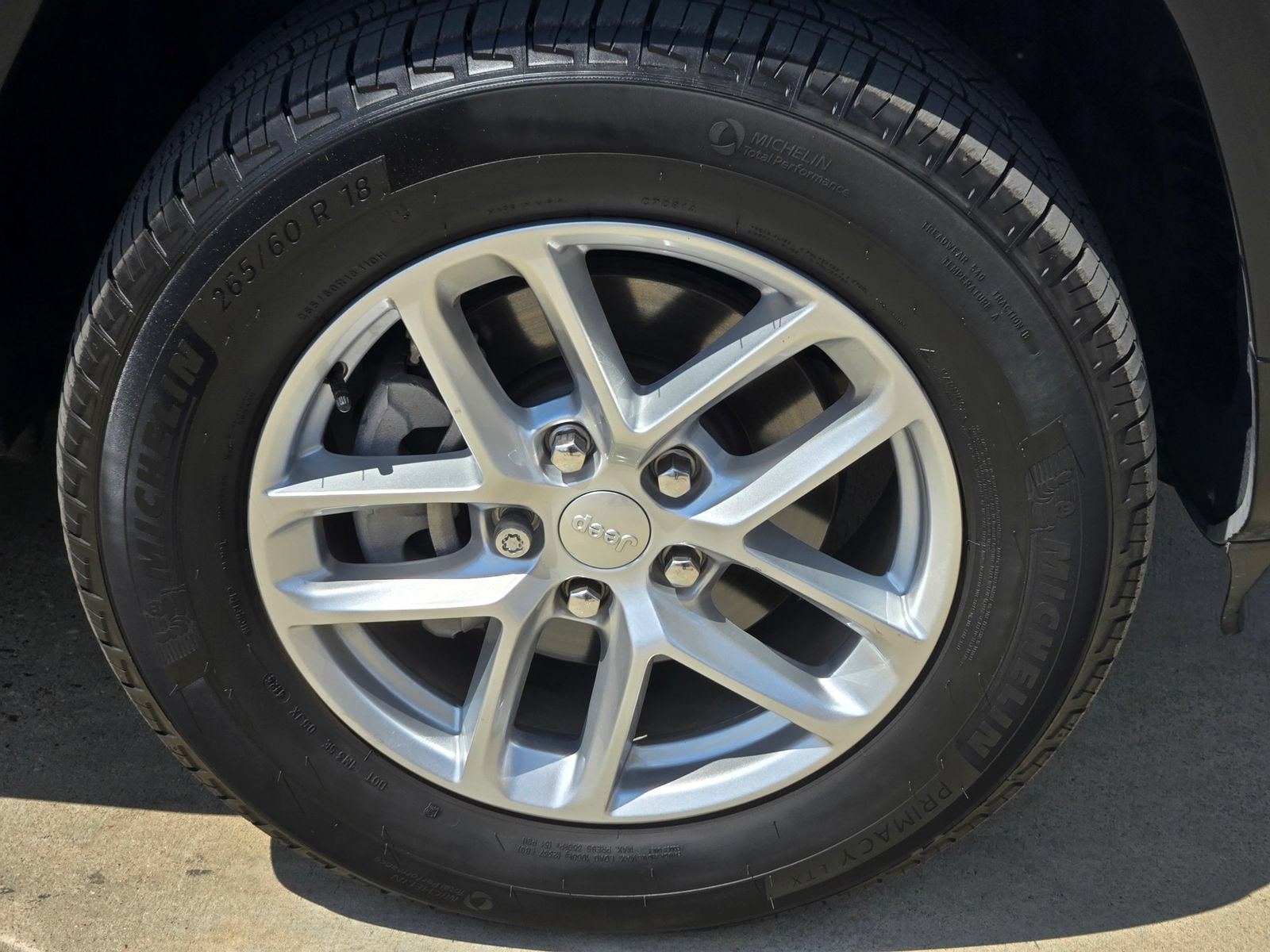 Used 2025 Jeep Grand Cherokee Laredo X RWD image 7