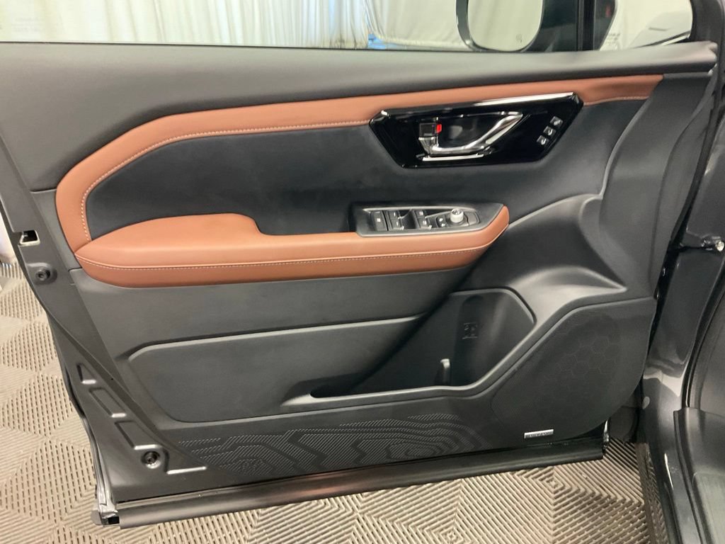New 2026 Subaru Forester Touring AWD/4WD image 10