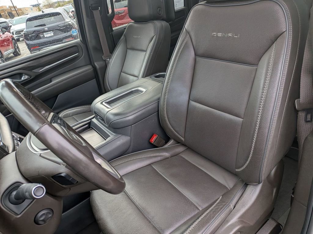 Used 2021 GMC Yukon XL Denali w/ Denali Premium Package RWD image 15