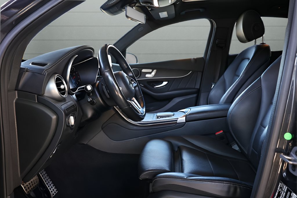 Used 2022 Mercedes-Benz GLC 300 4MATIC Coupe image 41