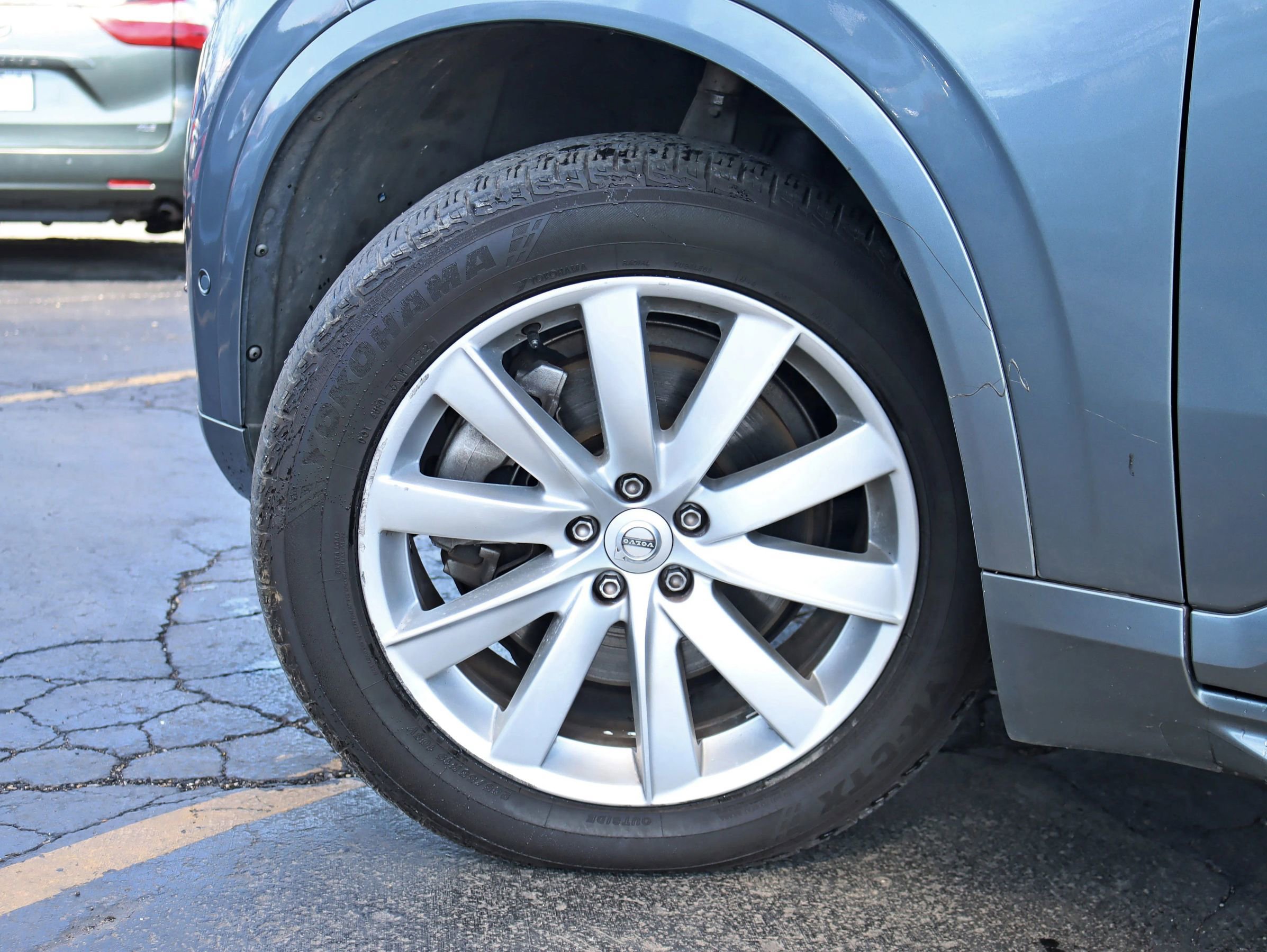 Used 2017 Volvo XC90 T6 Momentum w/ Vision Package image 16