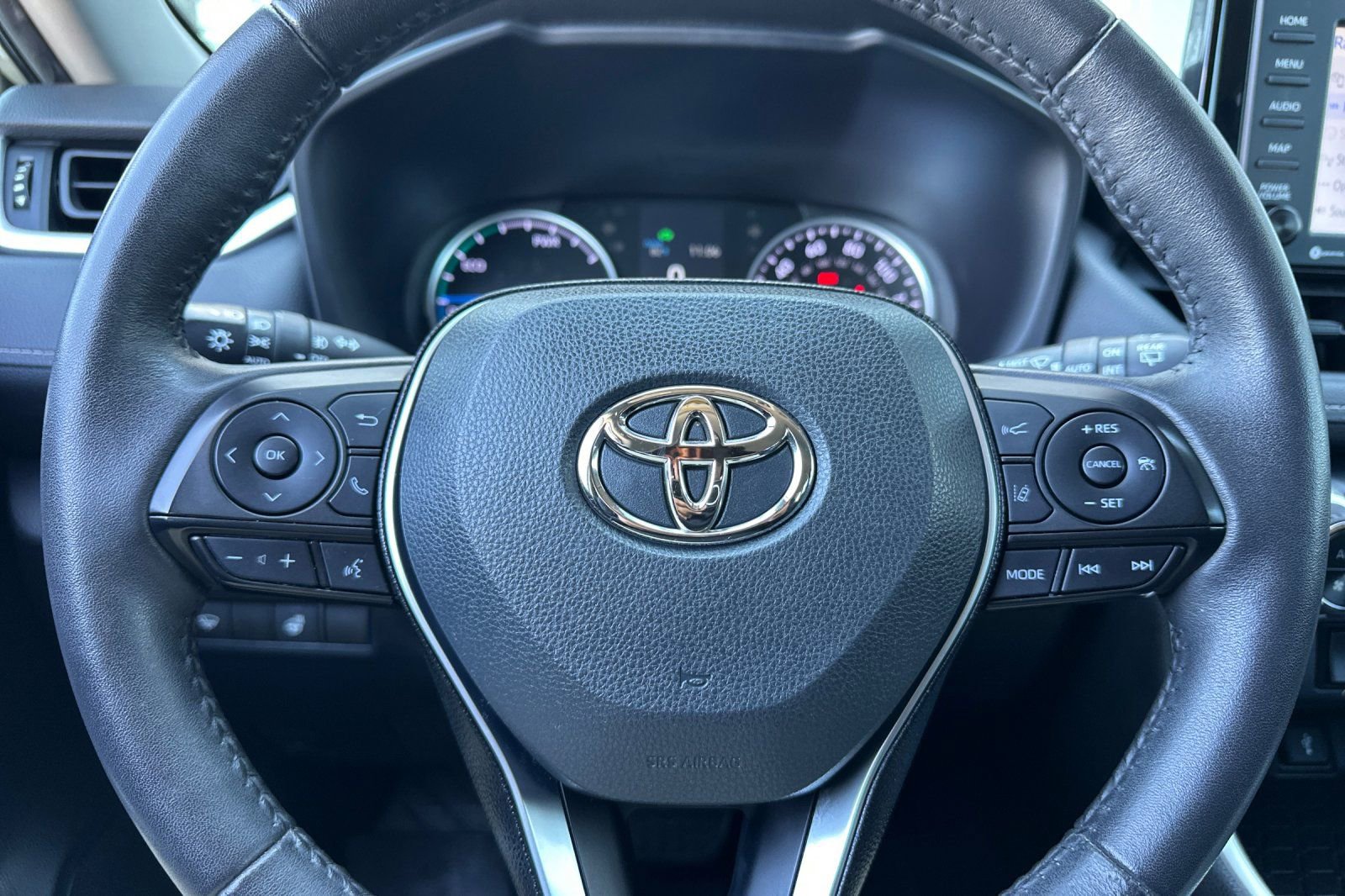 Used 2020 Toyota RAV4 XLE w/ XLE Grade Weather Package image 20