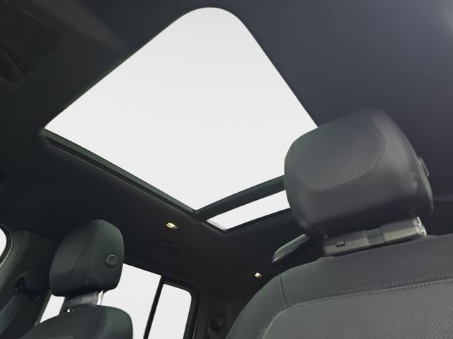 Certified 2024 Land Rover Defender 130 X-Dynamic SE image 34