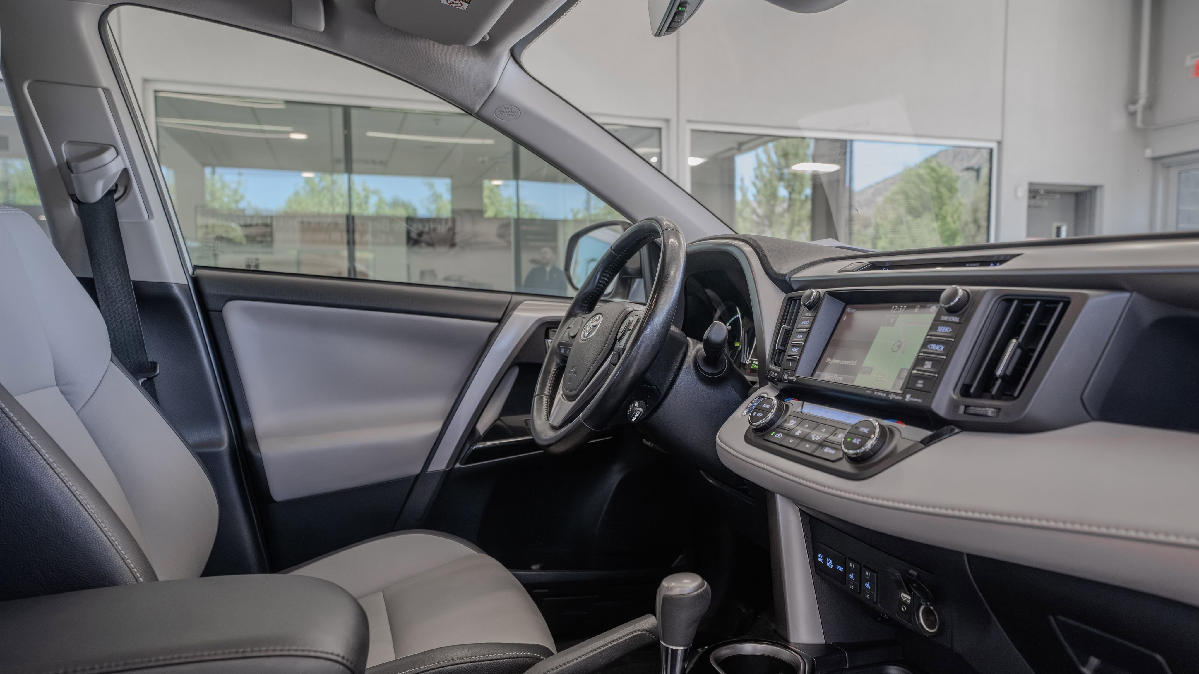 Used 2018 Toyota RAV4 Limited w/ Advanced Technology Package AWD/4WD image 18