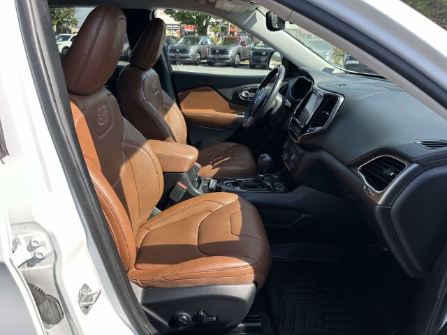 Used 2019 Jeep Cherokee Overland w/ Technology Group AWD/4WD image 9