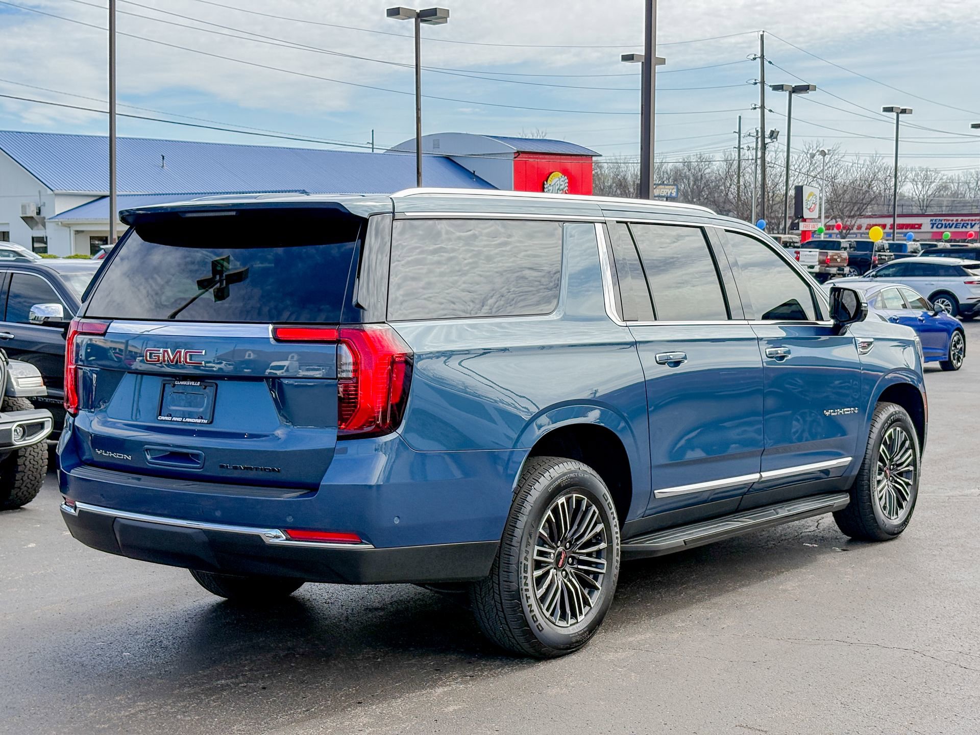 Used 2025 GMC Yukon XL Elevation image 13