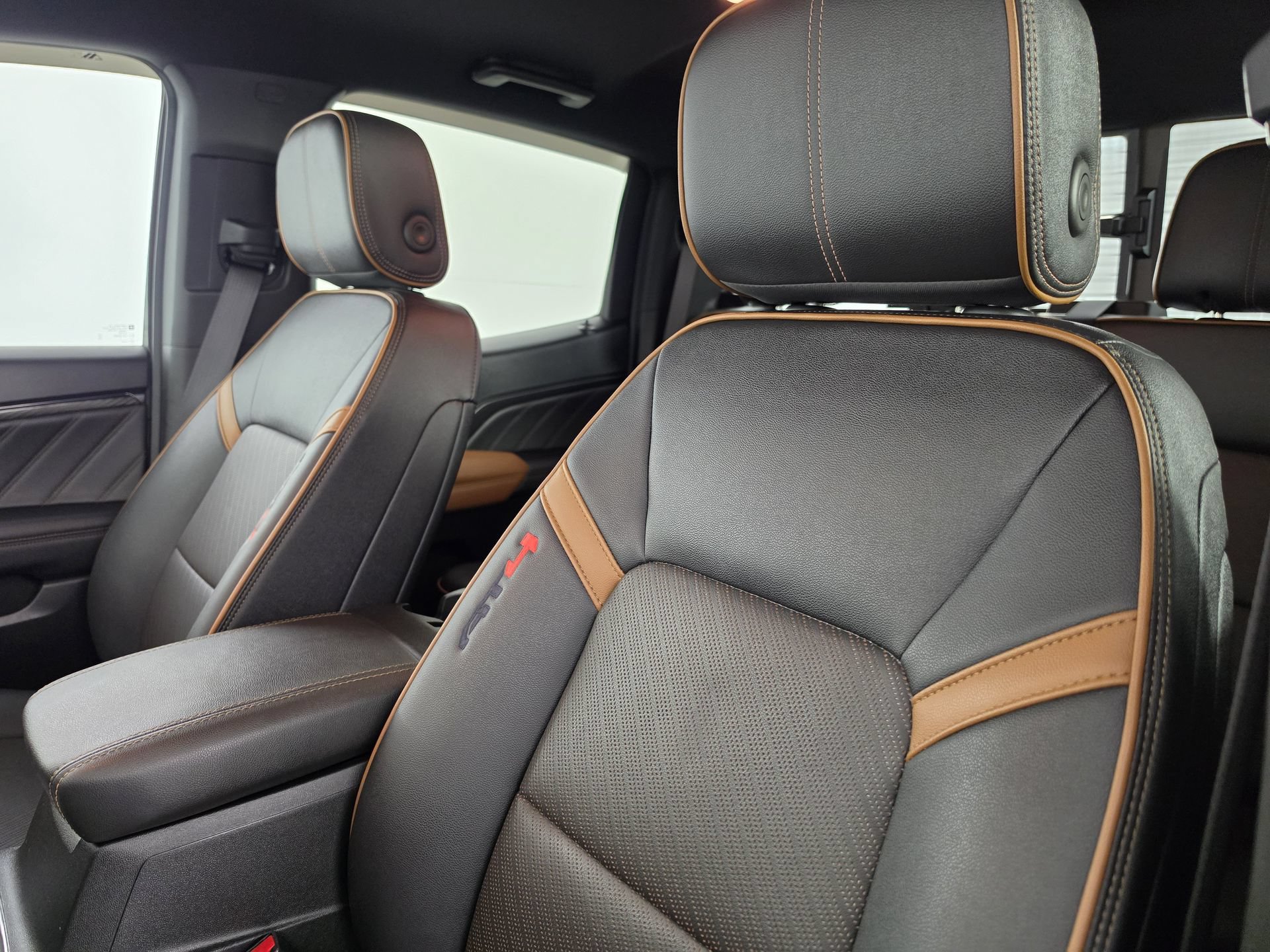 Used 2023 GMC Canyon AT4 w/ AT4 Premium Package AWD/4WD image 16