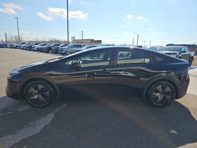 Used 2023 Toyota Prius LE image 4