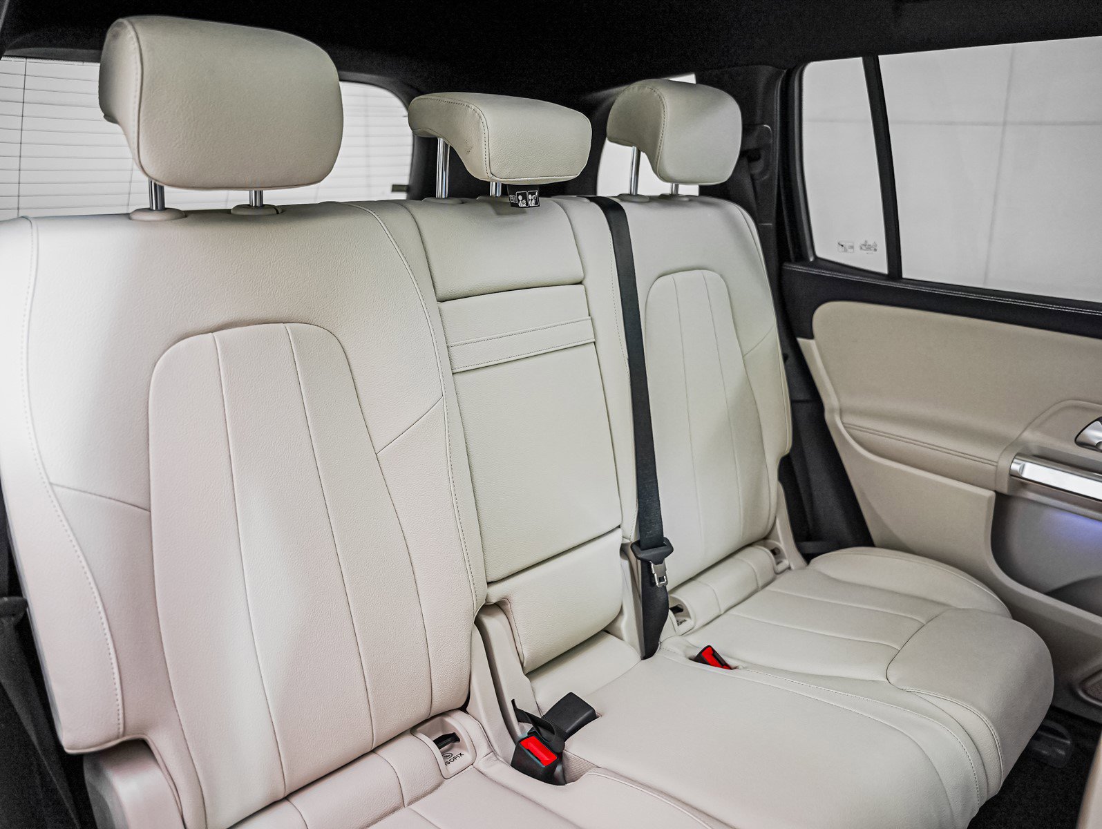 New 2025 Mercedes-Benz GLB 250 image 13