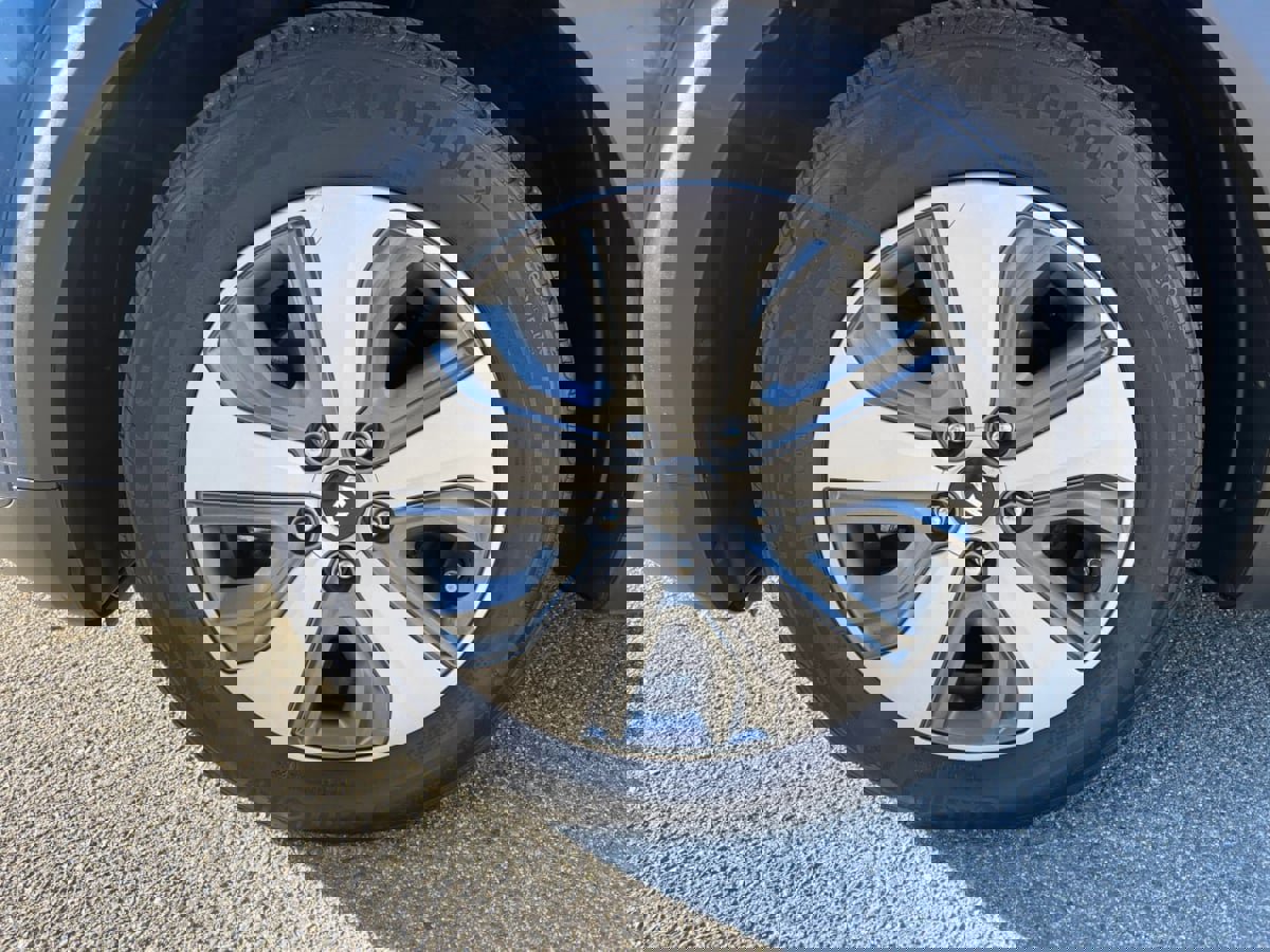 Used 2020 Kia Niro LX image 29