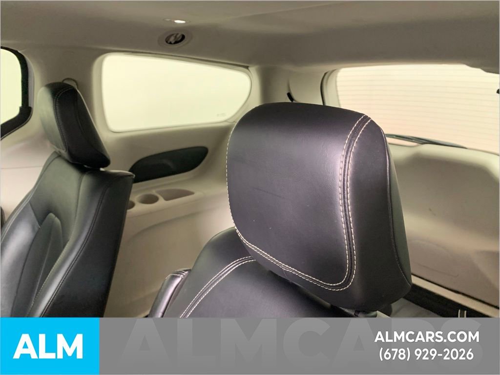 Used 2024 Chrysler Pacifica Select image 32