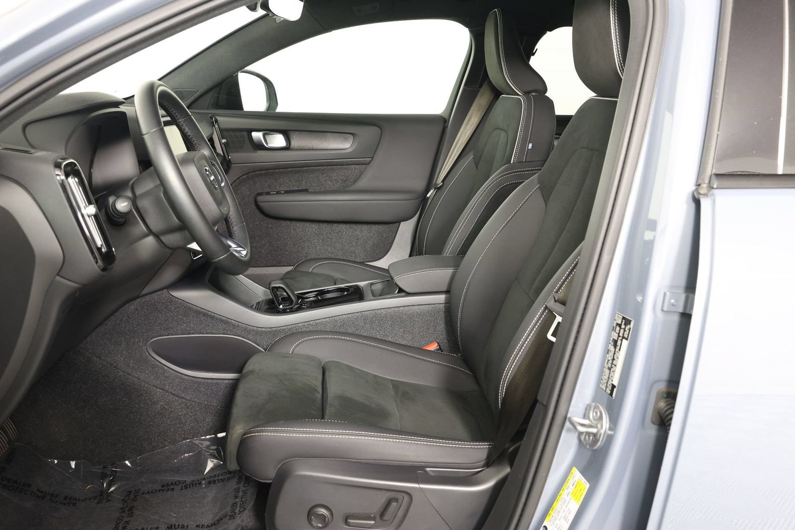 Certified 2023 Volvo C40 P8 Recharge Plus w/ Protection Package Premier AWD/4WD image 29