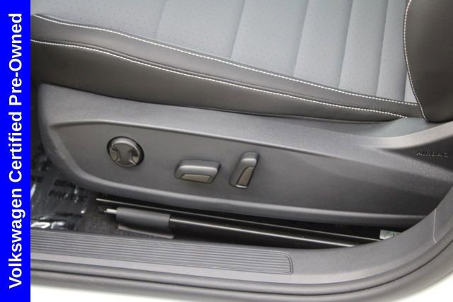 Used 2025 Volkswagen Jetta SE FWD image 15