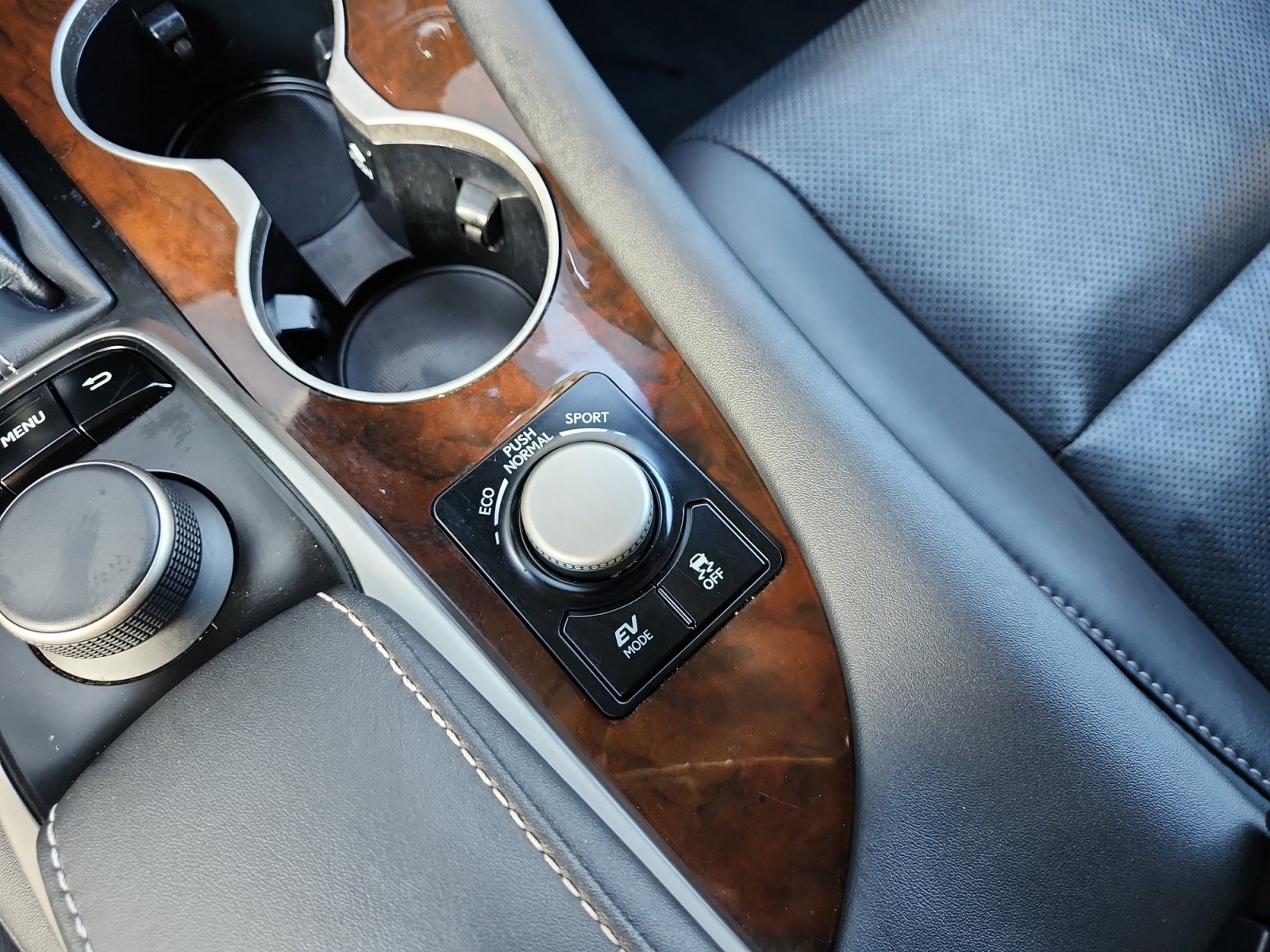 Used 2018 Lexus RX 450h AWD w/ Premium Package image 24