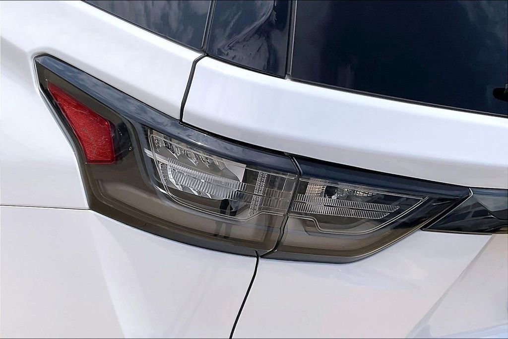 Used 2021 Chevrolet Traverse Premier w/ Redline Edition AWD/4WD image 29