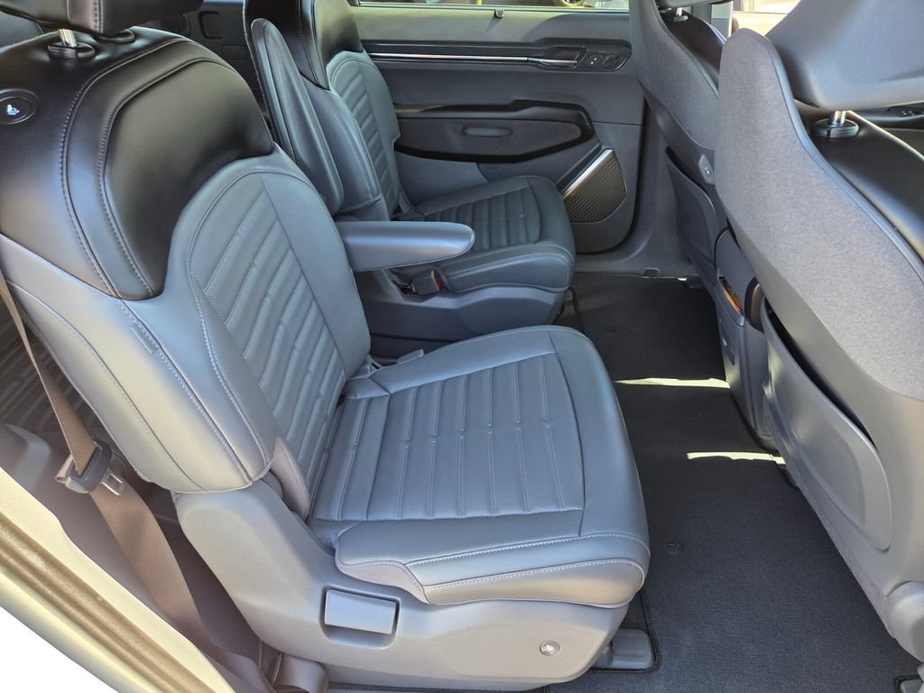 Used 2024 Kia EV9 Land AWD/4WD image 16