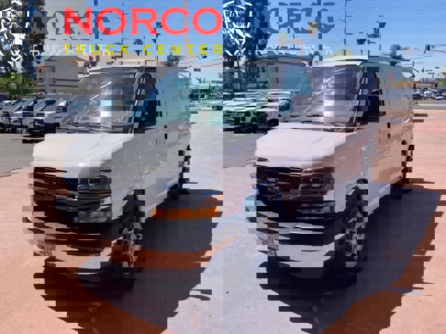 Used 2018 Chevrolet Express 2500 w/ Driver Convenience Package image 2