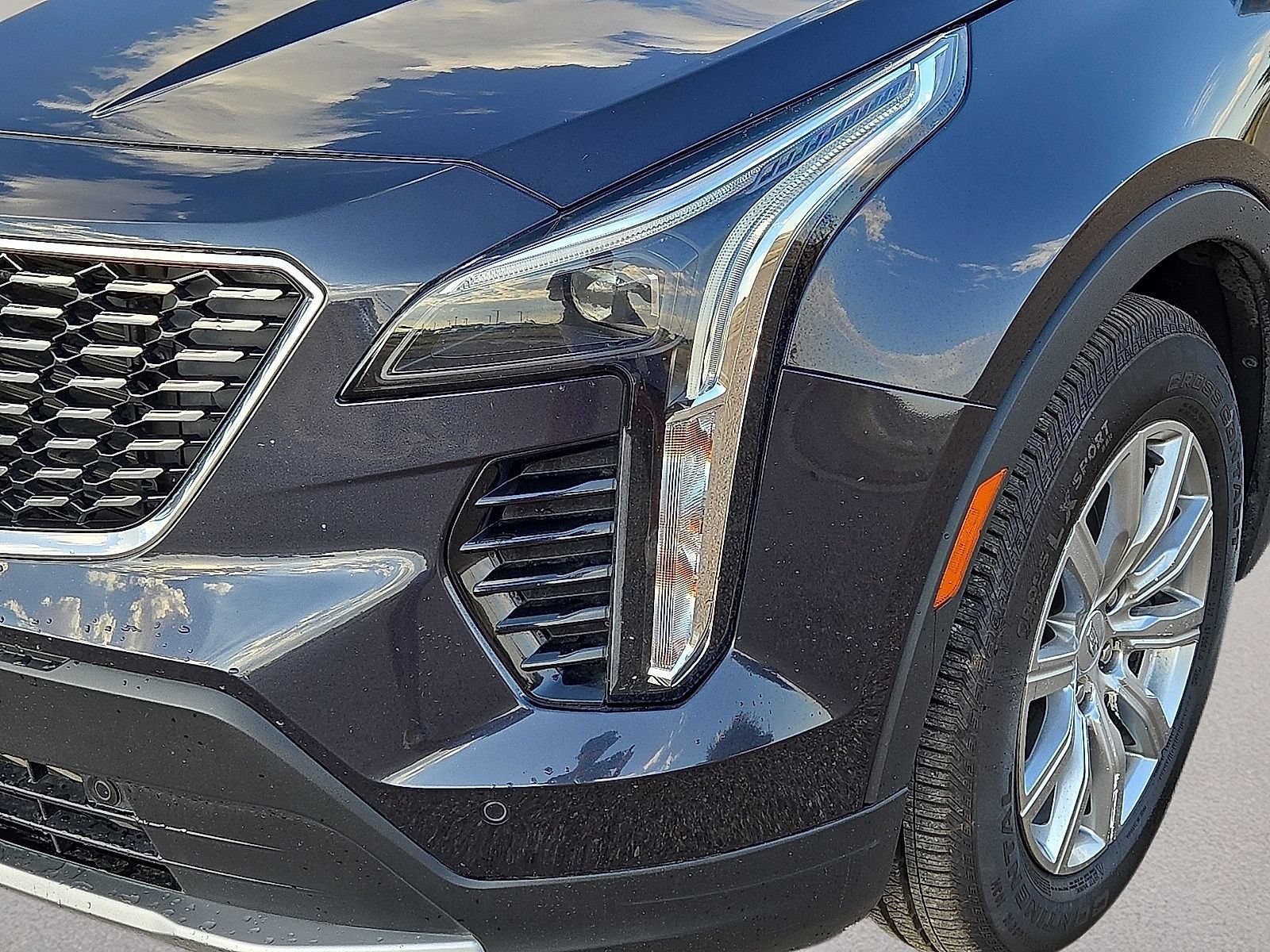 Used 2023 Cadillac XT4 Premium Luxury AWD/4WD image 9