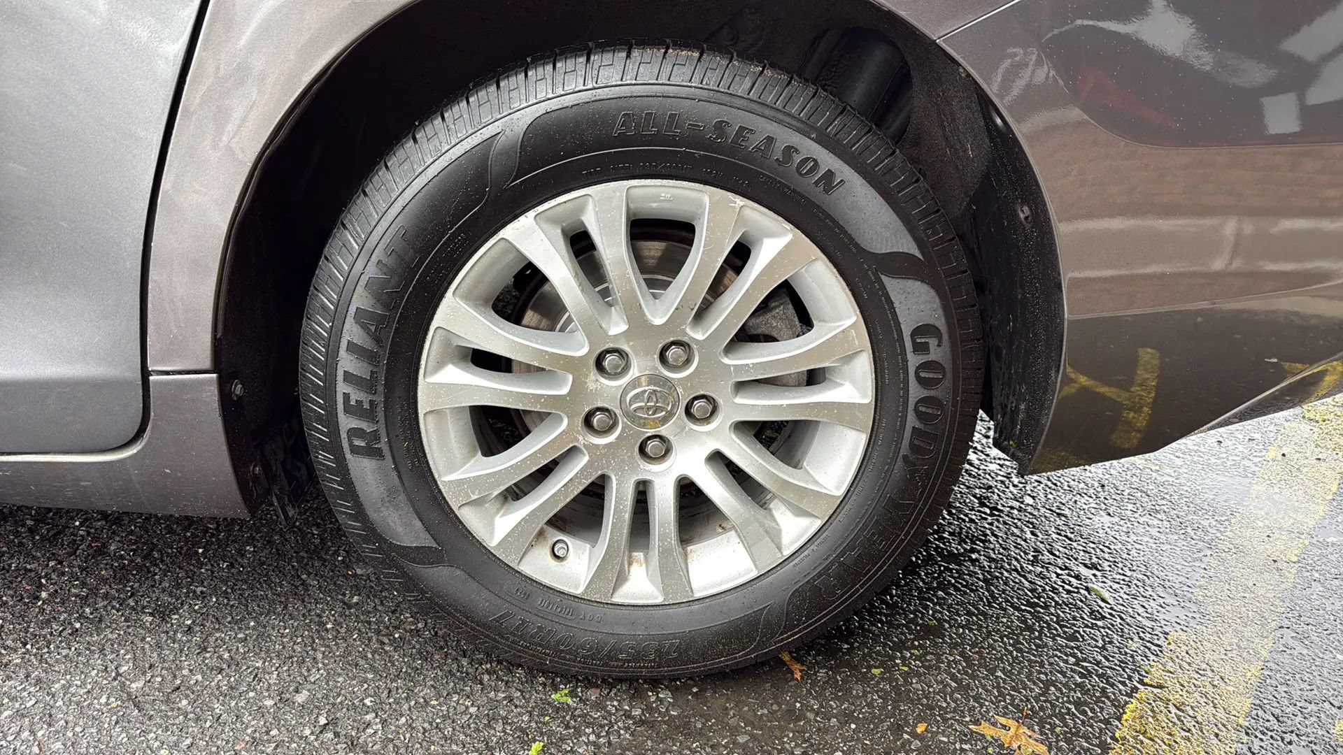 Used 2013 Toyota Sienna XLE FWD image 10