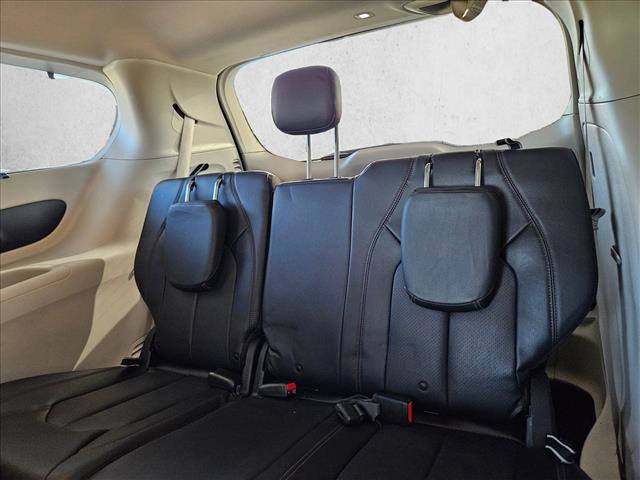 Used 2020 Chrysler Pacifica Touring-L image 21