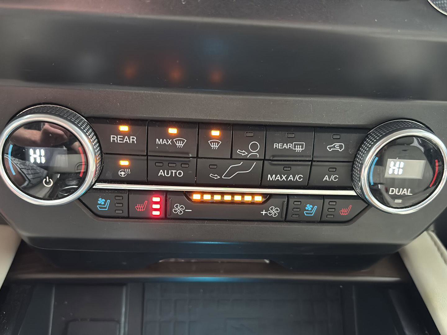 Used 2021 Ford Expedition Platinum image 30