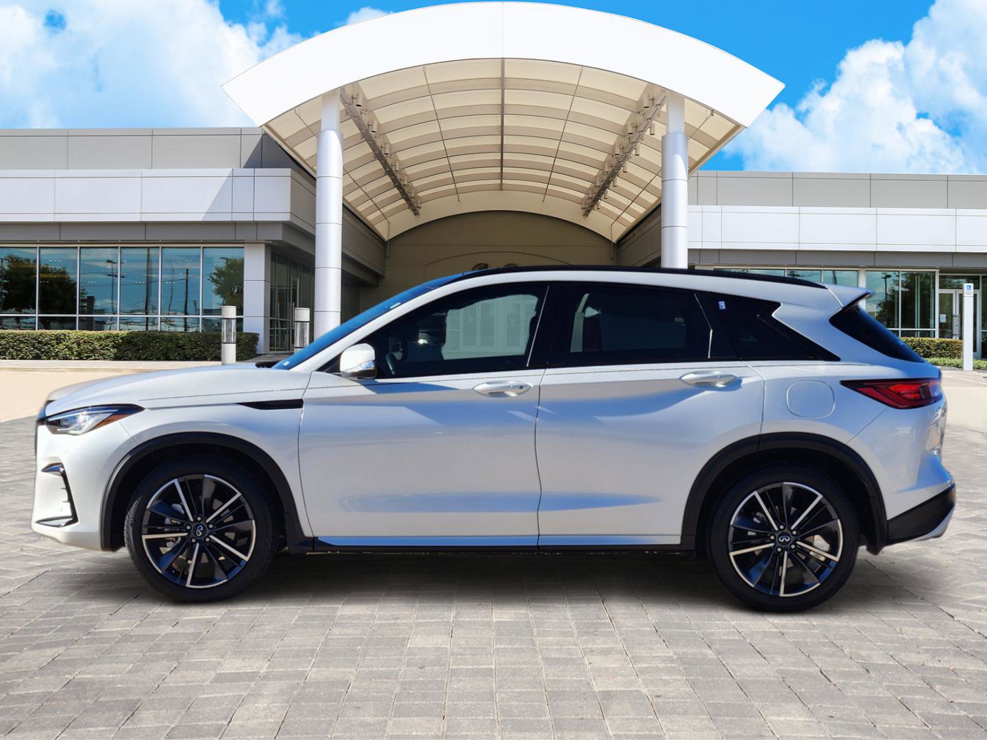 Used 2024 INFINITI QX50 Sport image 3