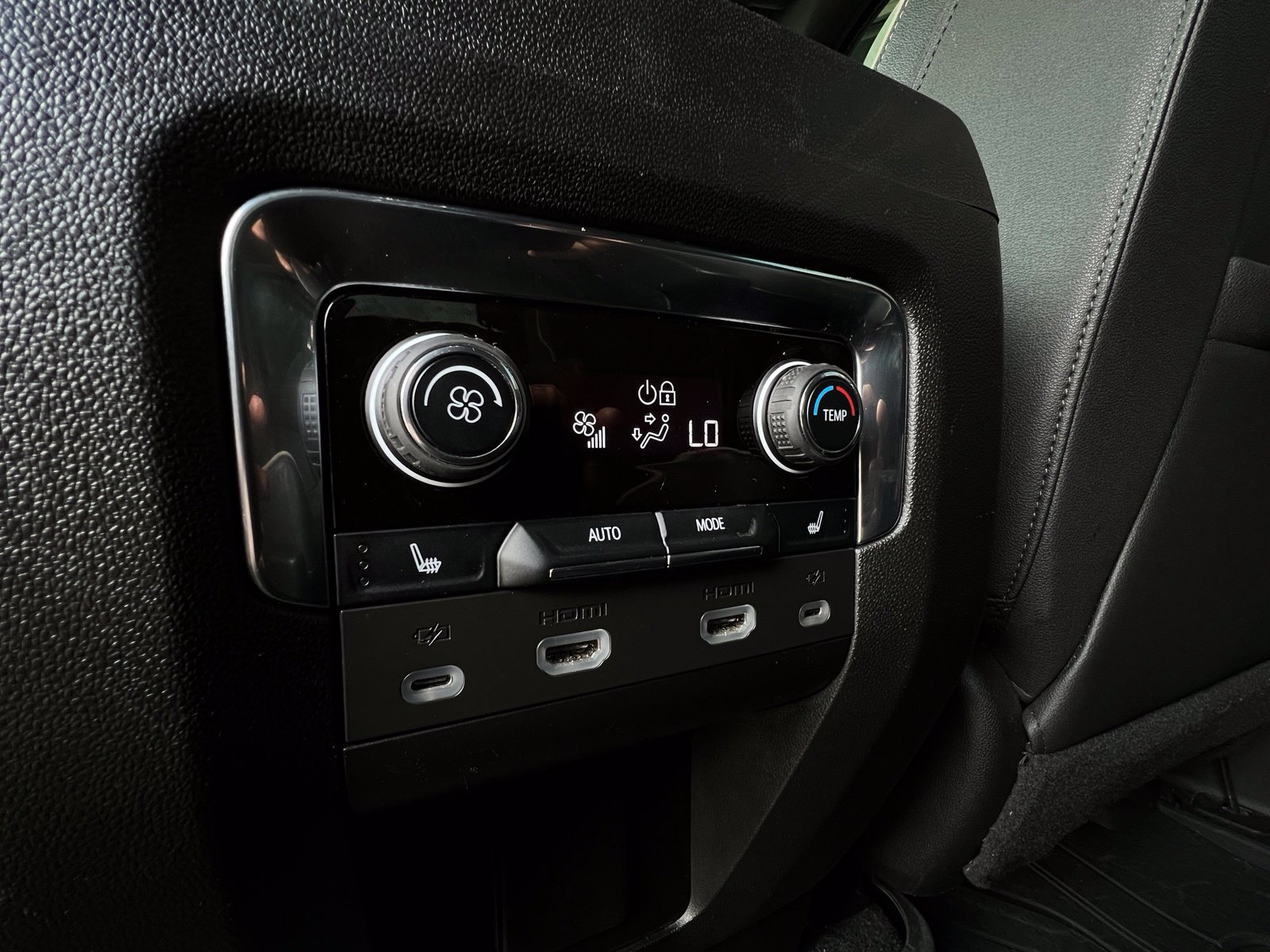 Used 2023 Chevrolet Tahoe Premier w/ Advanced Technology Package AWD/4WD image 29