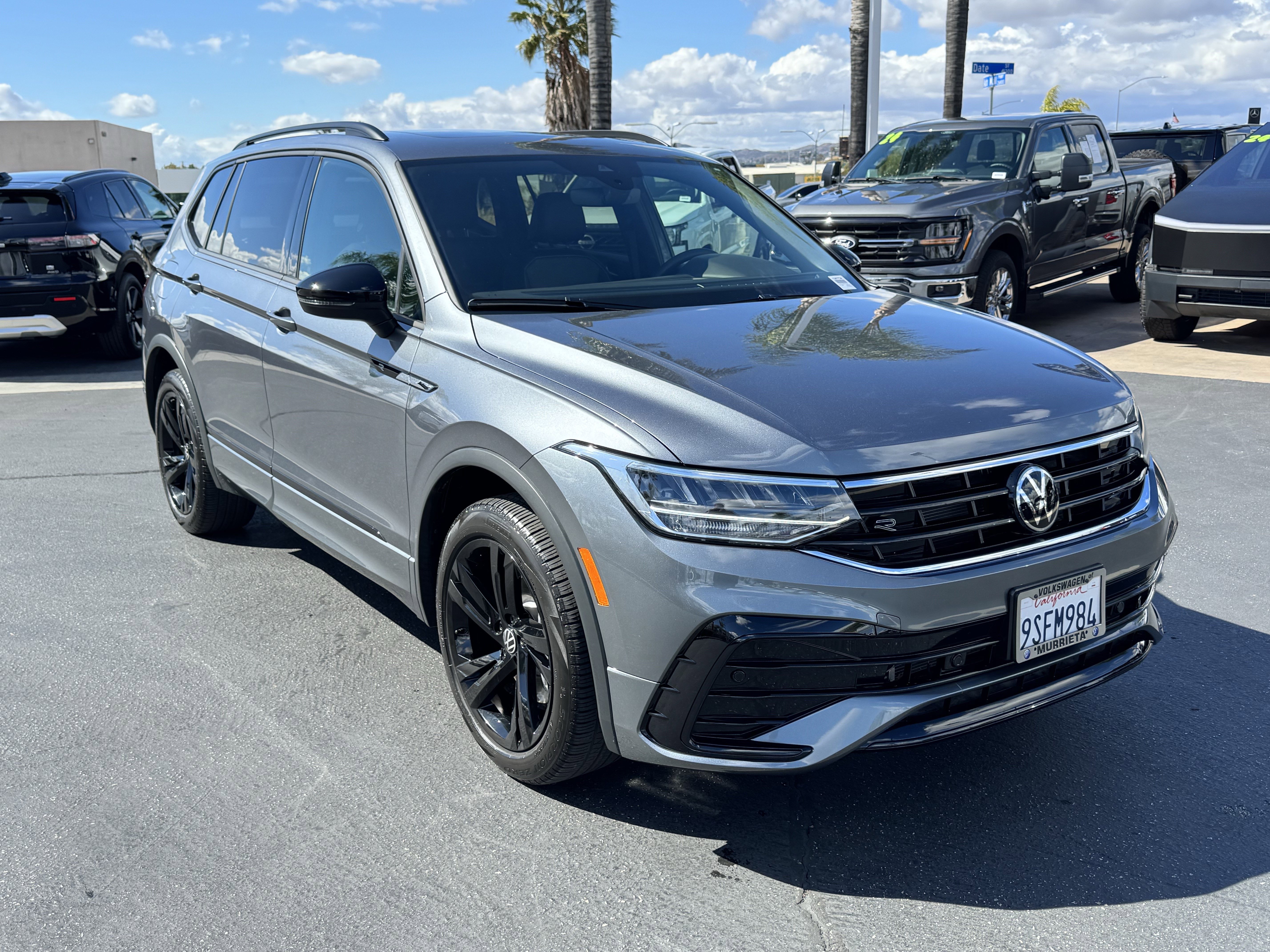 Certified 2024 Volkswagen Tiguan SE R-Line FWD image 2