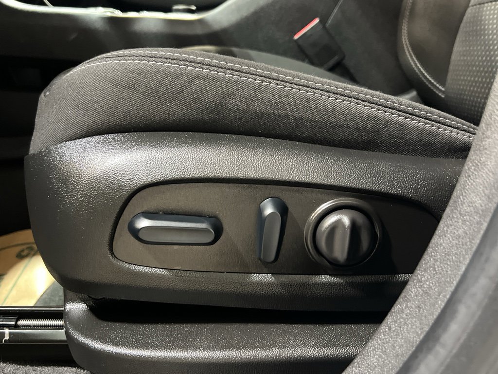 Used 2024 GMC Terrain SLE w/ Driver Convenience Package image 14